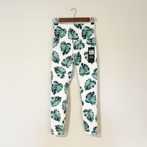 Wildfox White & Green Banana Leaf Monstera Active Wear Leggings Size Small NWT